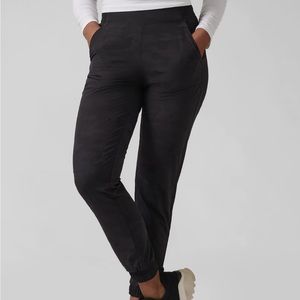 NWOT Brooklyn Lined Black Camo Jogger